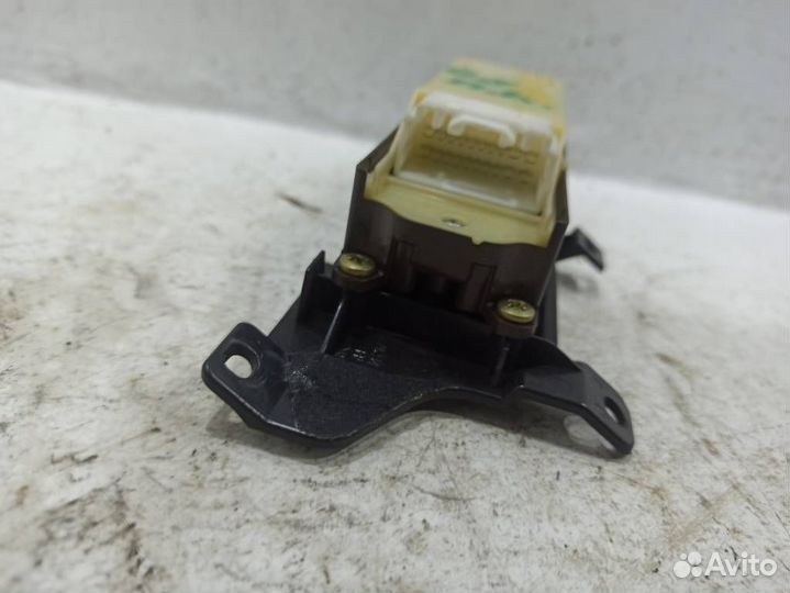 Блок управления стеклоподъемниками