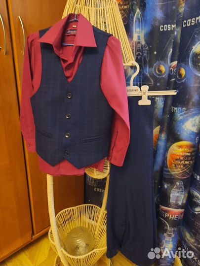 Школьный костюм (жилетка + брюки + рубашка)