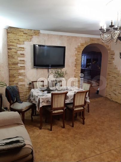 Коттедж 300 м² на участке 5 сот.