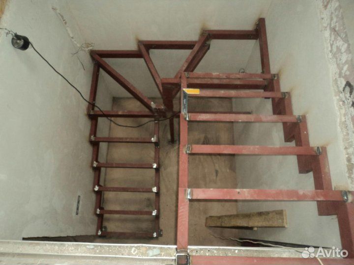 Лестница в частном доме / Металлокаркас