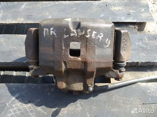 Тормозной суппорт передний правый Mitsubishi