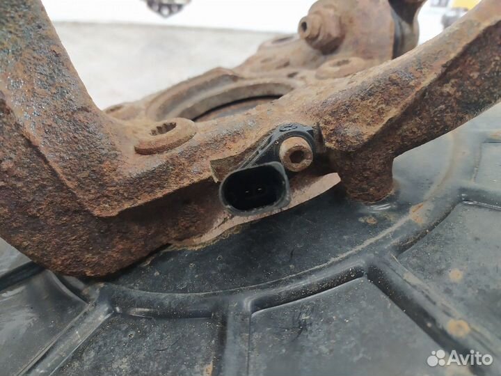 Кулак поворотный передний левый L