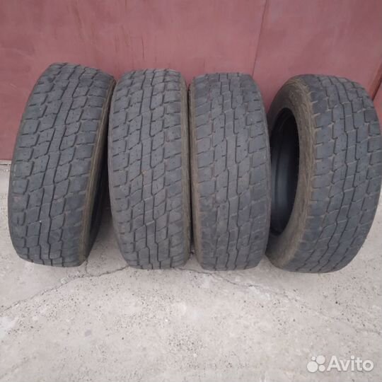 Kumho Road Venture AT61 235/65 R17