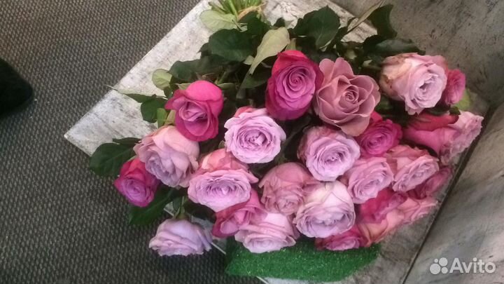25 роз сиреневого цвета 60 см. Доставка