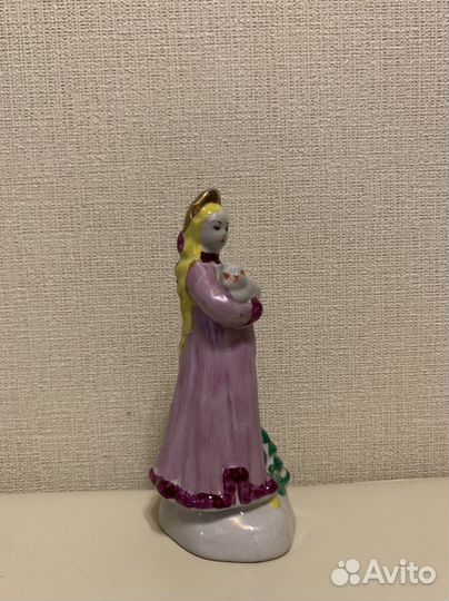 Фарфоровая статуэтка 