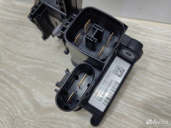 Распределитель тока передний Bmw 3 F30 N47D20 2012