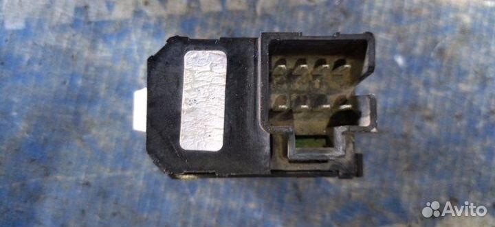 Кнопка стеклоподъемника Chevrolet Trailblazer