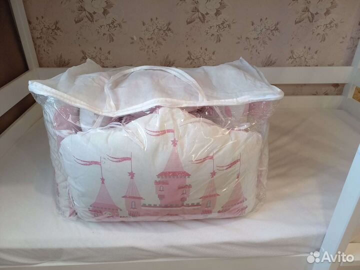 Бортики-подушки новые в кроватку