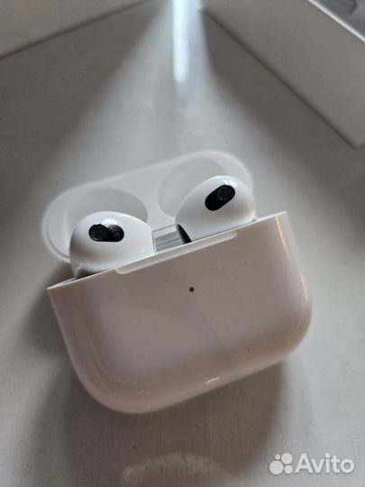 Наушники Apple AirPods 3 Charging Case