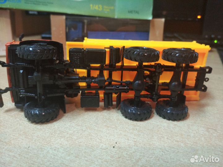 Модель грузовика 1/43