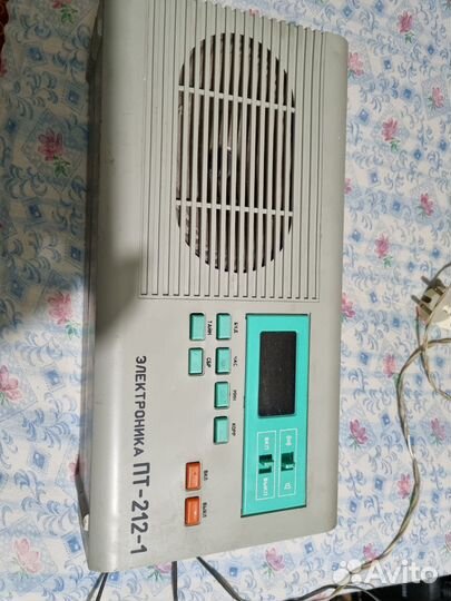 Радиоприёмник и громкоговоритель времён СССР