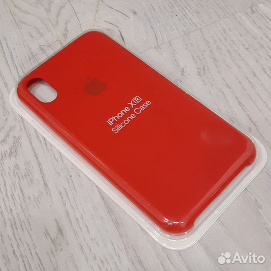 Силиконовый чехол на iPhone XR красный