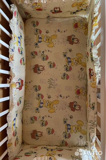 Бортики в кроватку + 2 комплекта постельного белья