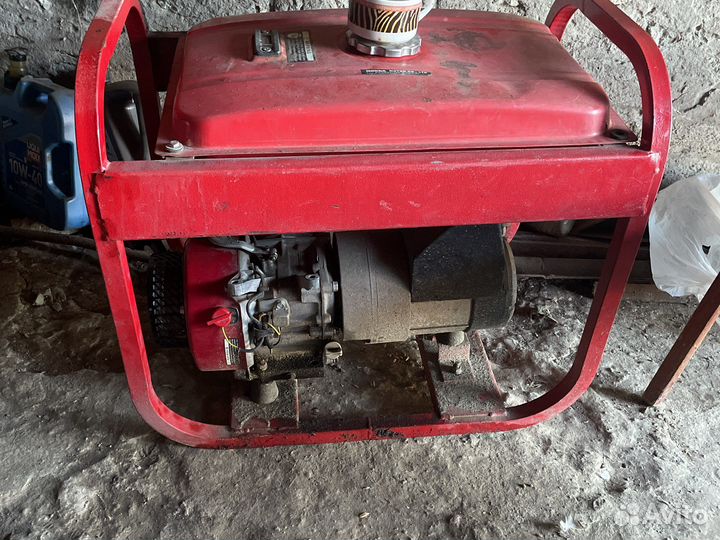 Генератор бензиновый honda бу 2,2 кв