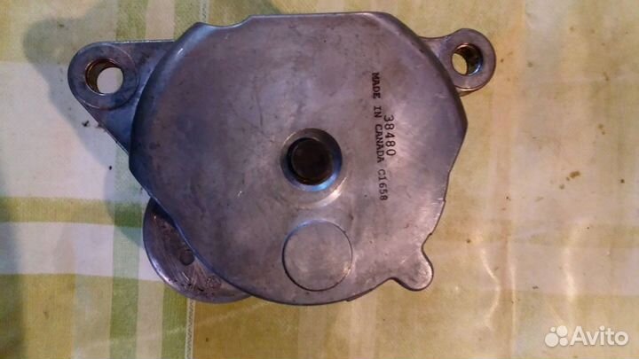 Форд 1.8 бензин натяжитель ролика ремня генератора