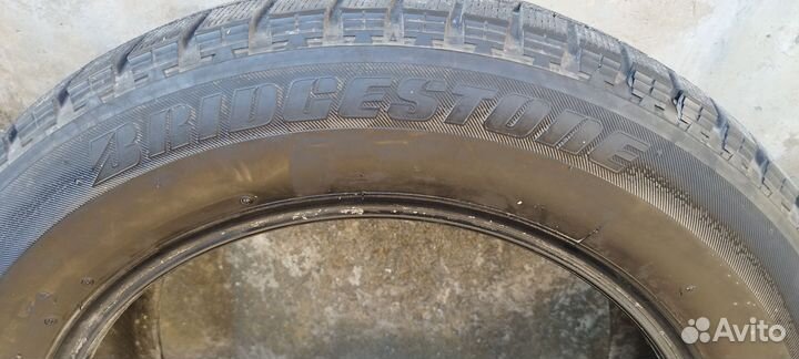 Bridgestone Blizzak Revo GZ 215/60 R17