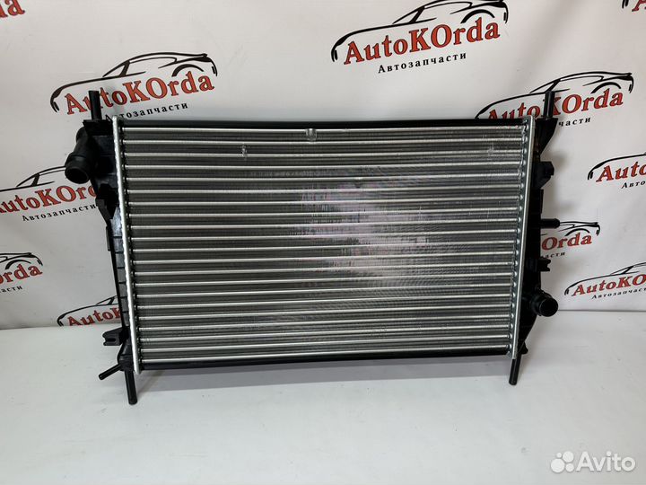 Радиатор охлаждения Ford Mondeo 3 дизель