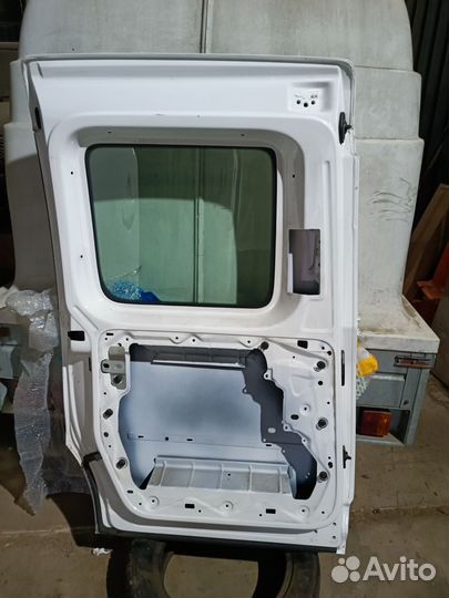 Боковая левая дверь Caddy 3