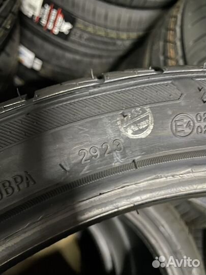 Arivo Ultra ARZ4 275/35 R19 100Y