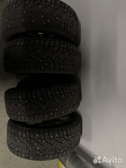 Bridgestone Blizzak Spike-02 225/50 R17