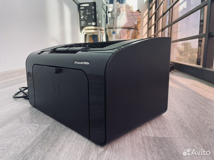 Продам лазерный принтер HP LaserJet Pro P1102w ч/б