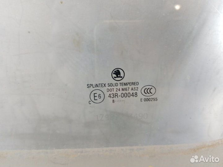 Стекло двери передней левой Skoda Octavia (A5 1Z)