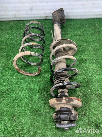 Стойка подвески задняя левая Renault Duster