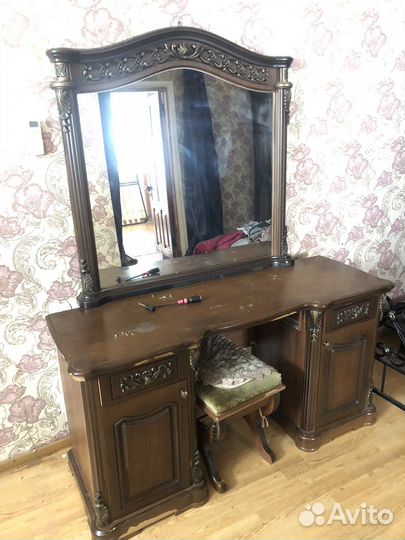 Продаю комод,зеркало и стойку от дивана