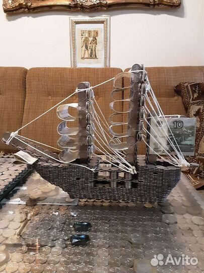 Модель двухмачтового корабля, сделанного из 1 коп
