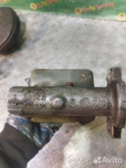 Главный тормозной цилиндр Peugeot 406 седан 1.8