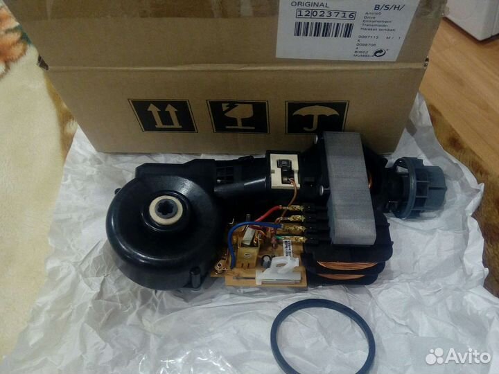 Привод кухонного комбайна Bosch