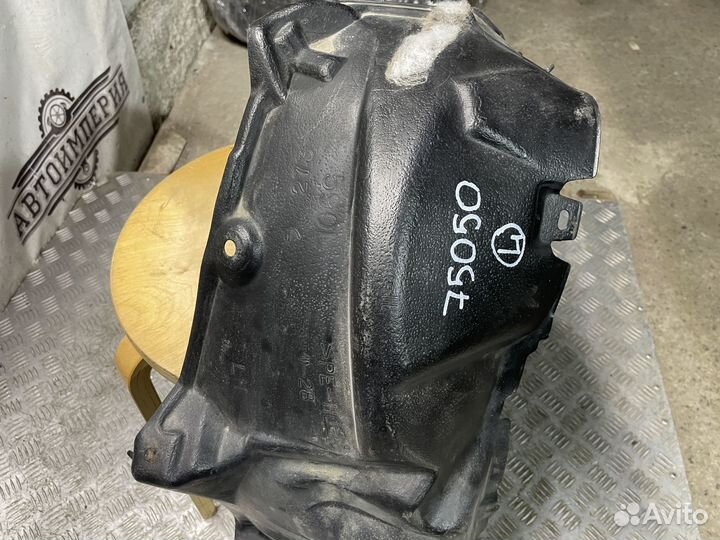 Подкрылок передний левый Toyota Prius 30