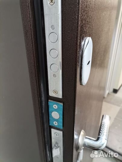 Дверь входная металлическая б/у