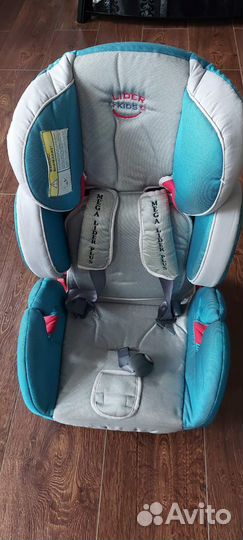 Автомобильное кресло