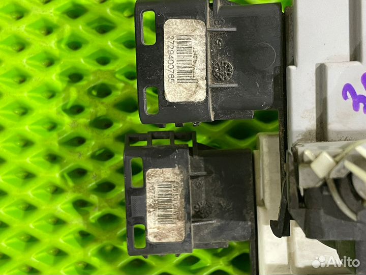 Замок двери правой левой Peugeot 308 1.6 2009