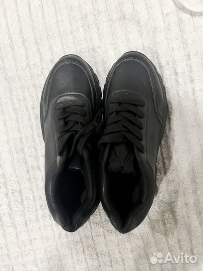 Кроссовки женские новые