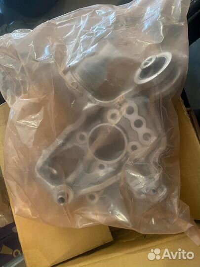 Кулак задний правый Honda Legend