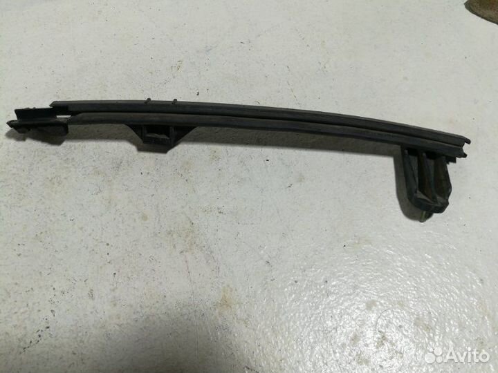 Направляющая стеклоподьёмника задняя левая Kia