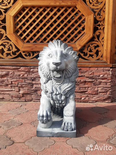 Скульптура лев