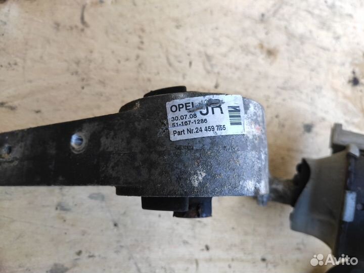 Опоры двигателя Z19DT АКПП Опель Зафира Б Астра Н