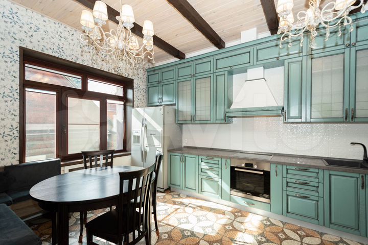 Дом 247,2 м² на участке 9,1 сот.