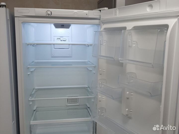 Холодильник Hotpoint Ariston No Frost