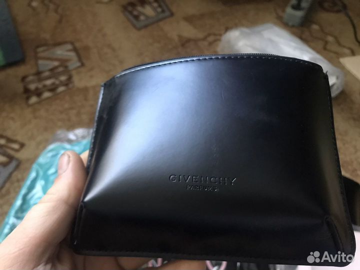 Косметички Givenchy, Clarins