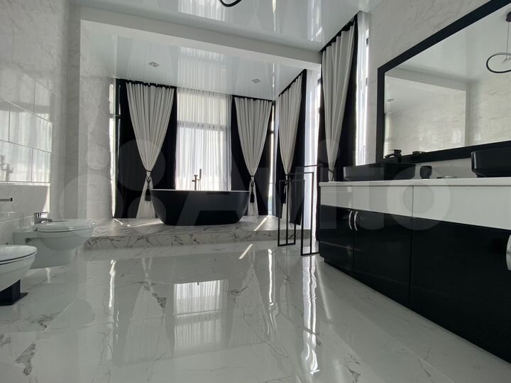 Дом 370 м² на участке 8 сот.