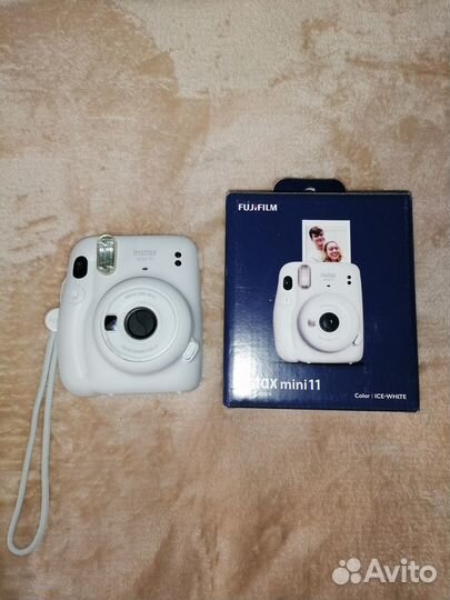 Продам Fujifilm instax mini 11