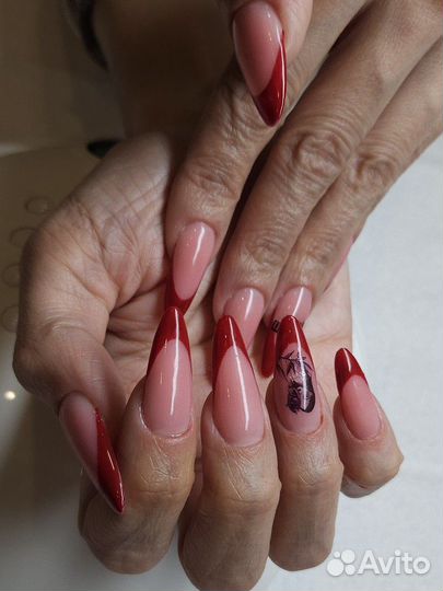 Модель на маникюр, наращивание и педикюр
