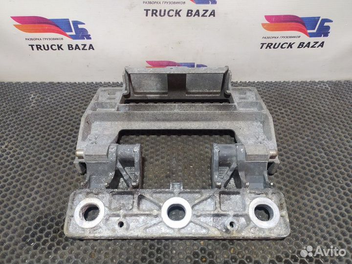 1689404 Подножка обслуживания