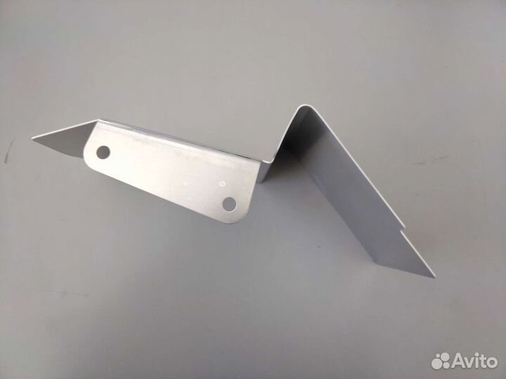 Пластина рамы левой подножки RFX10 8GL2197B0000