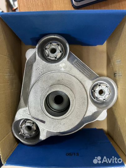 Опора амортизатора левая