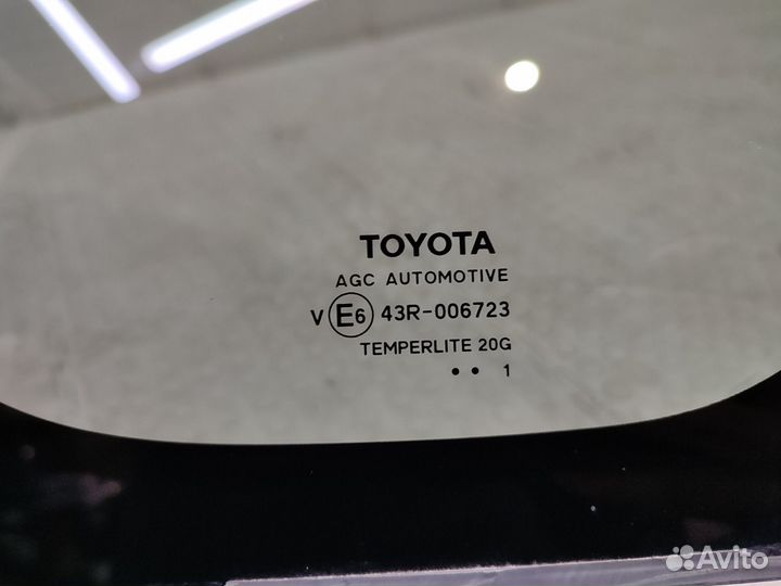 Стекло кузова заднее левое Toyota Rav4 XA50 2018